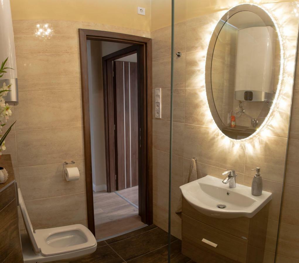 エゲルGlamour Apartmanアパートメント エクステリア 写真